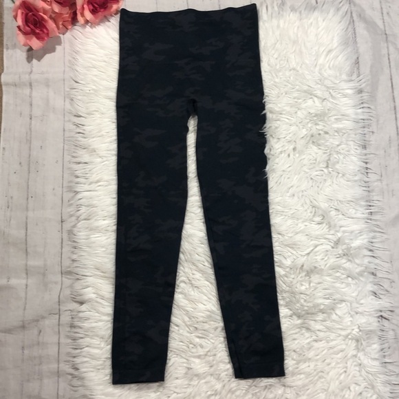 Spanx Seamless Camo High Waisted Leggings - Picture 6 of 13